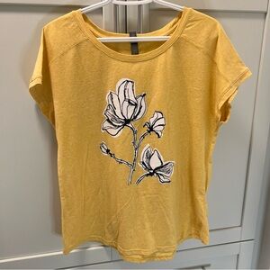 DENVER HAYES Yellow Rayon/Cotton/Poly Super Soft Black/White Flower Graphic Tee